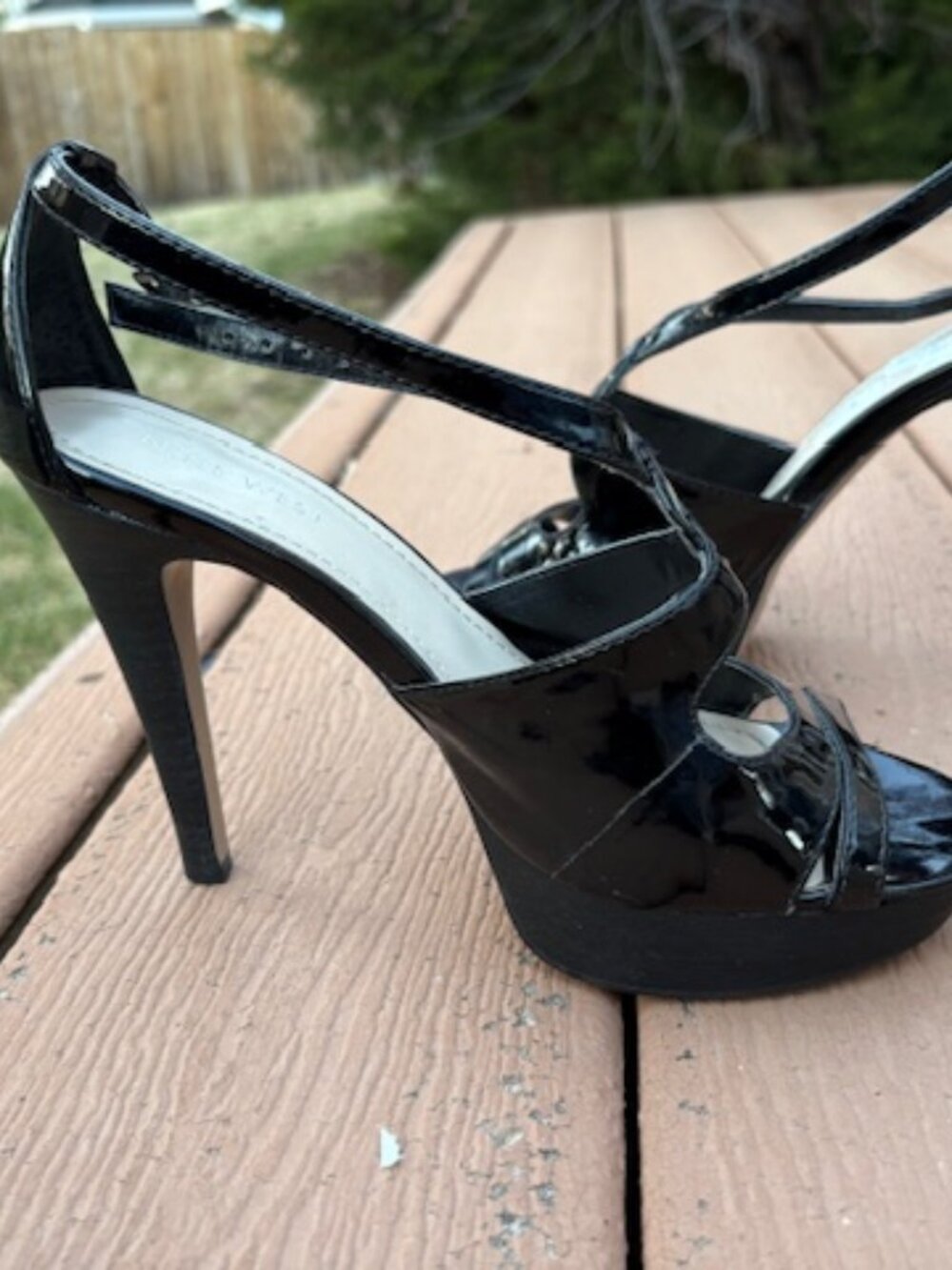 Nine West sz 6 patent leather peep-toe platform stilettos